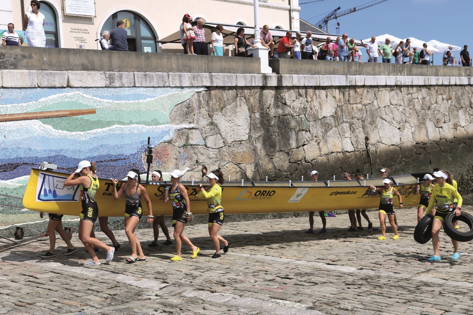 FOMENTAR LA ACTIVIDAD FÍSICA ENTRE LA POBLACIÓN FEMENINA